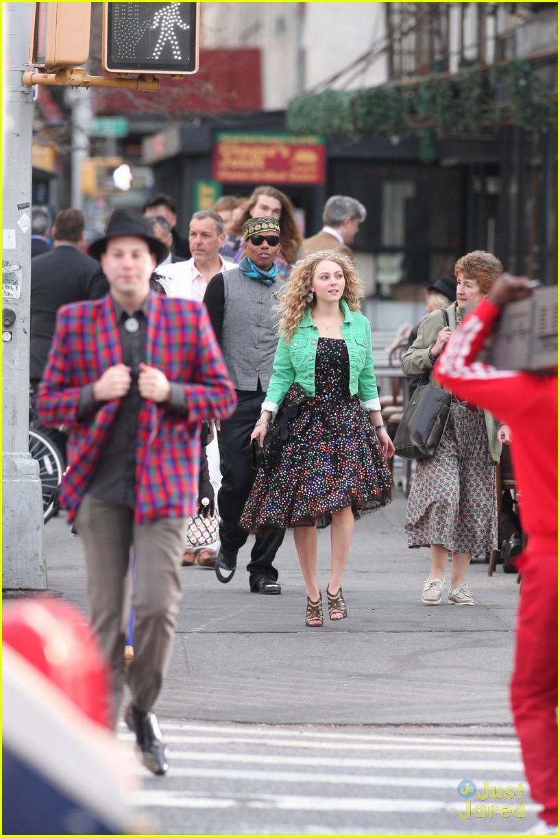 AnnaSophia Robb Gets Bumped Around in the Big Apple
