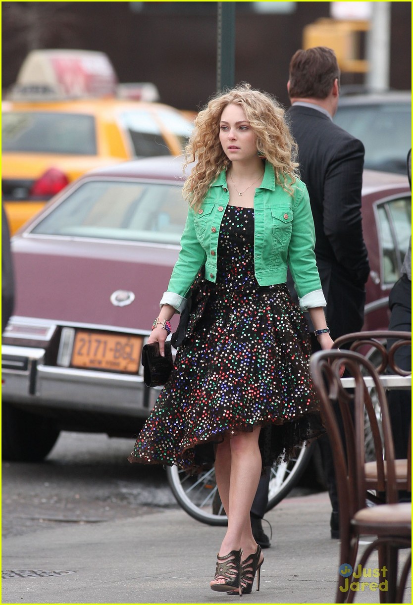 AnnaSophia Robb Gets Bumped Around in the Big Apple