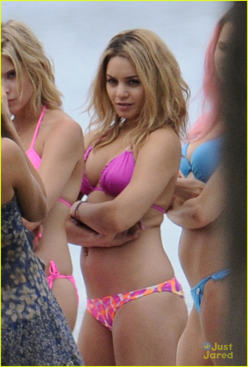 Selena Gomez & Vanessa Hudgens: 'Breakers' on The Beach
