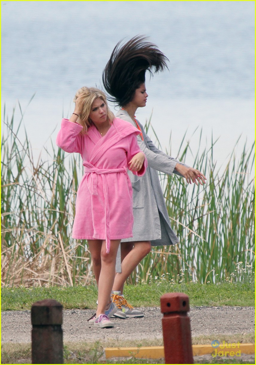 Selena Gomez & Vanessa Hudgens: 'Breakers' on The Beach