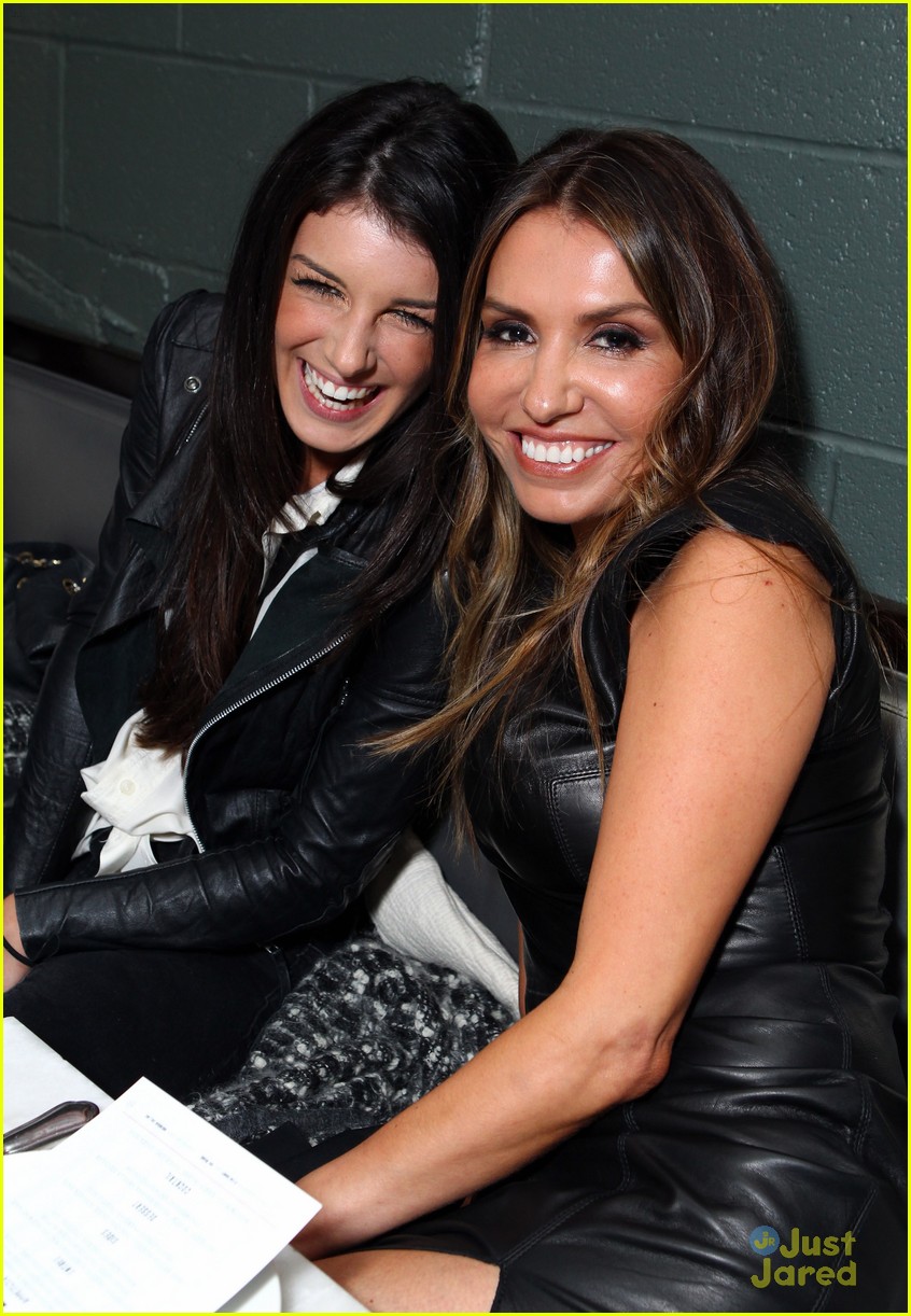 Shenae Grimes: Obsessed with Elizabeth Olsen