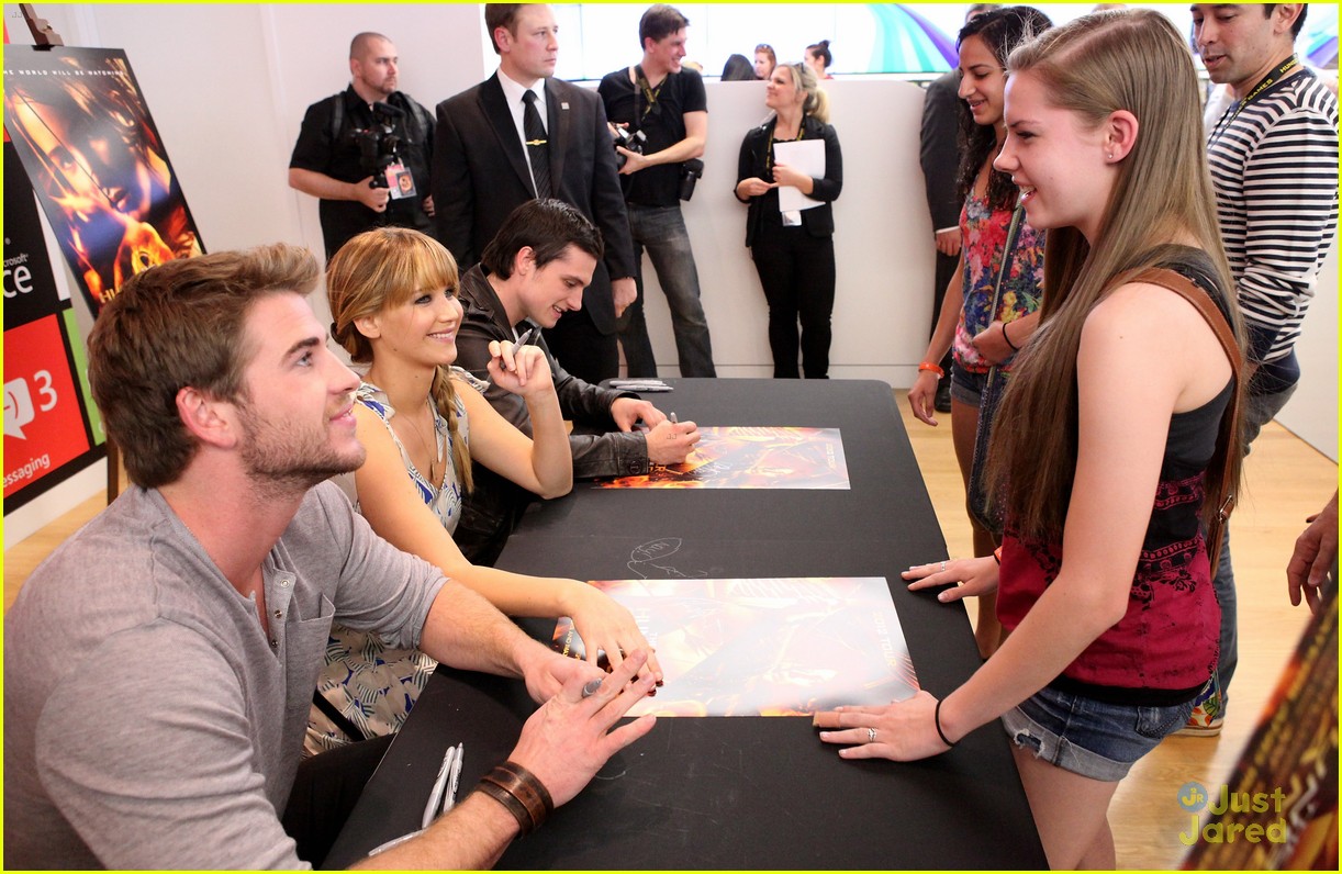 Jennifer, Liam & Josh: The Hunger Games Mall Tour Kick-Off!