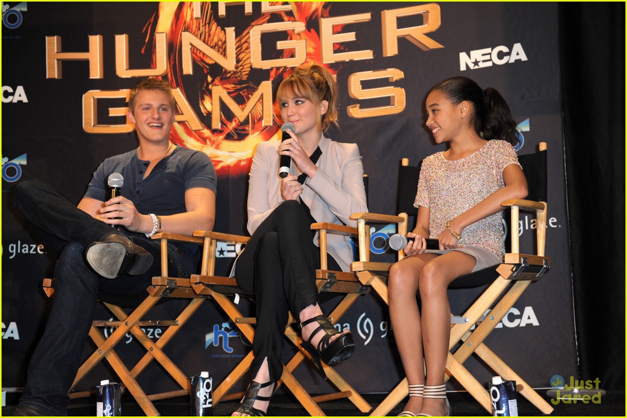 Jennifer Lawrence & Alexander Ludwig: Miami Mall Stop!