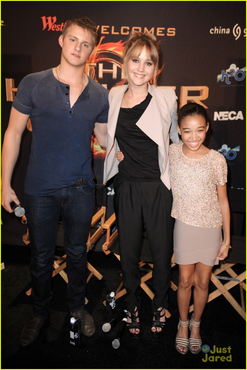 Jennifer Lawrence & Alexander Ludwig: Miami Mall Stop!