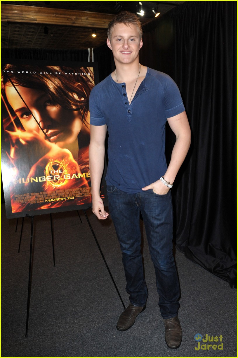 Jennifer Lawrence & Alexander Ludwig: Miami Mall Stop!