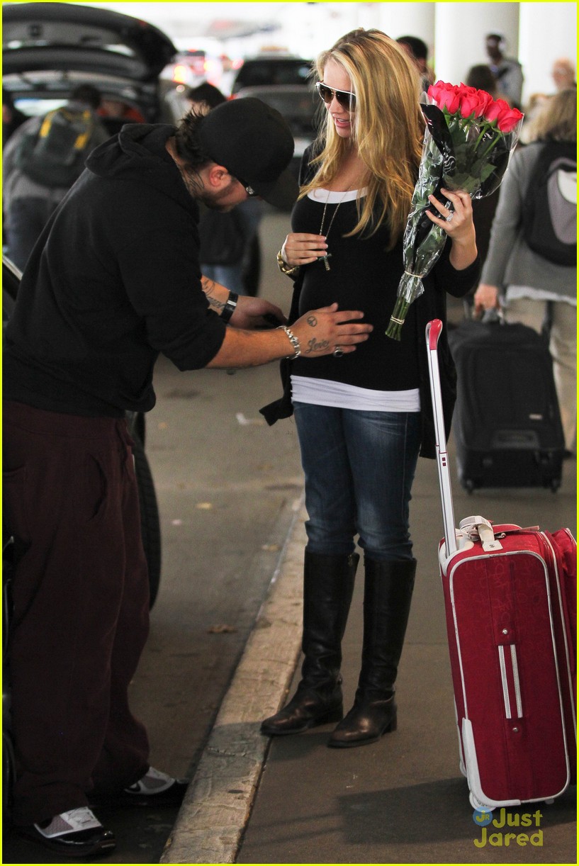 Tiffany Thornton: Baby Bump Kiss from Chris Carney!