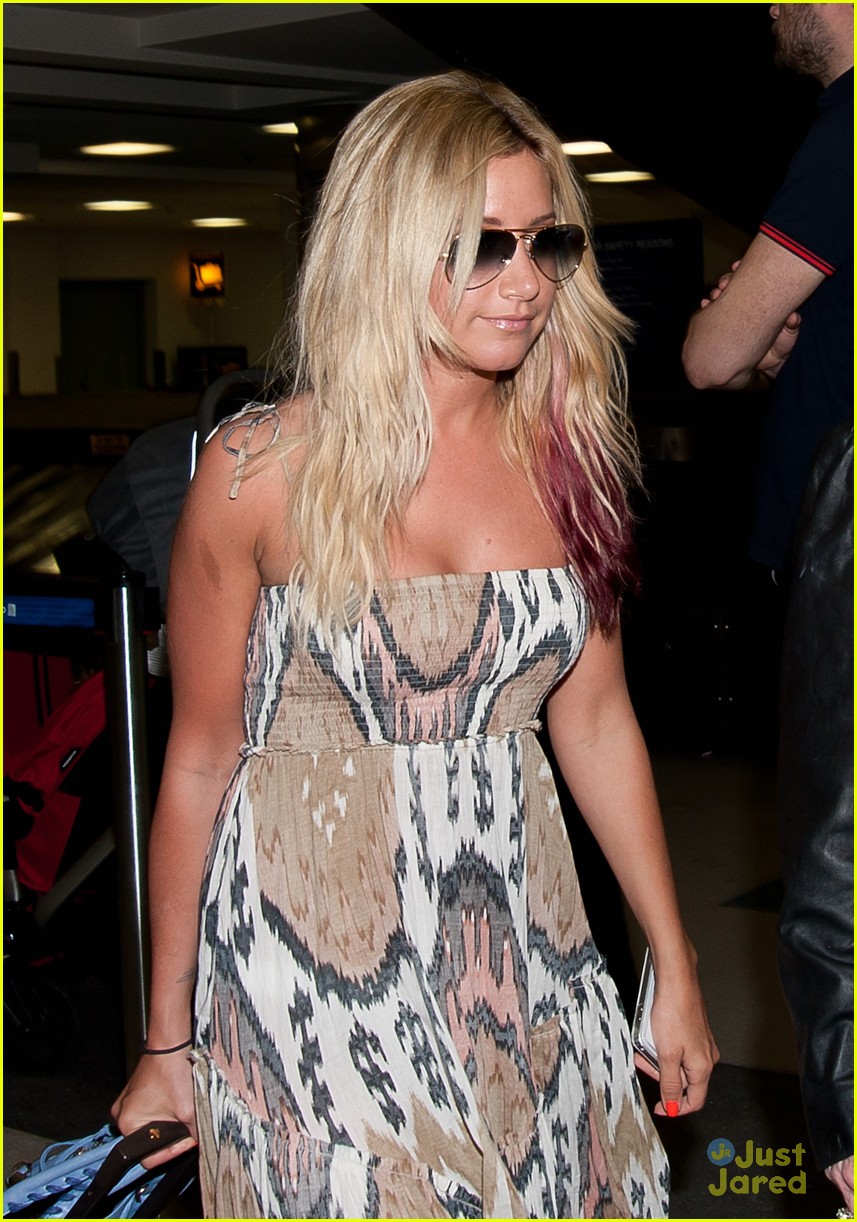 Ashley Tisdale: Back from Hawaii