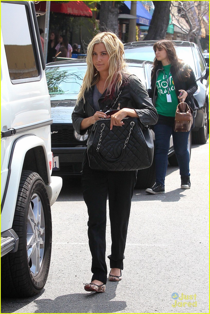 Ashley Tisdale: Lunchtime with Mikayla!