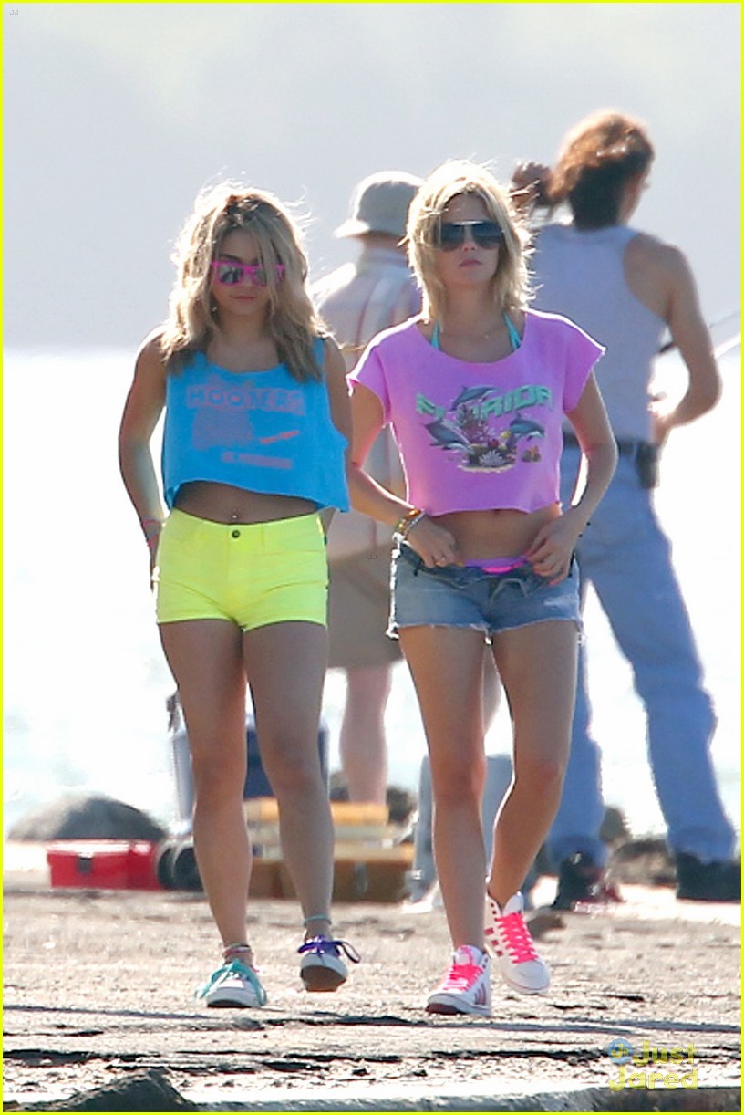 Vanessa Hudgens: Neon for 'Spring Breakers'!