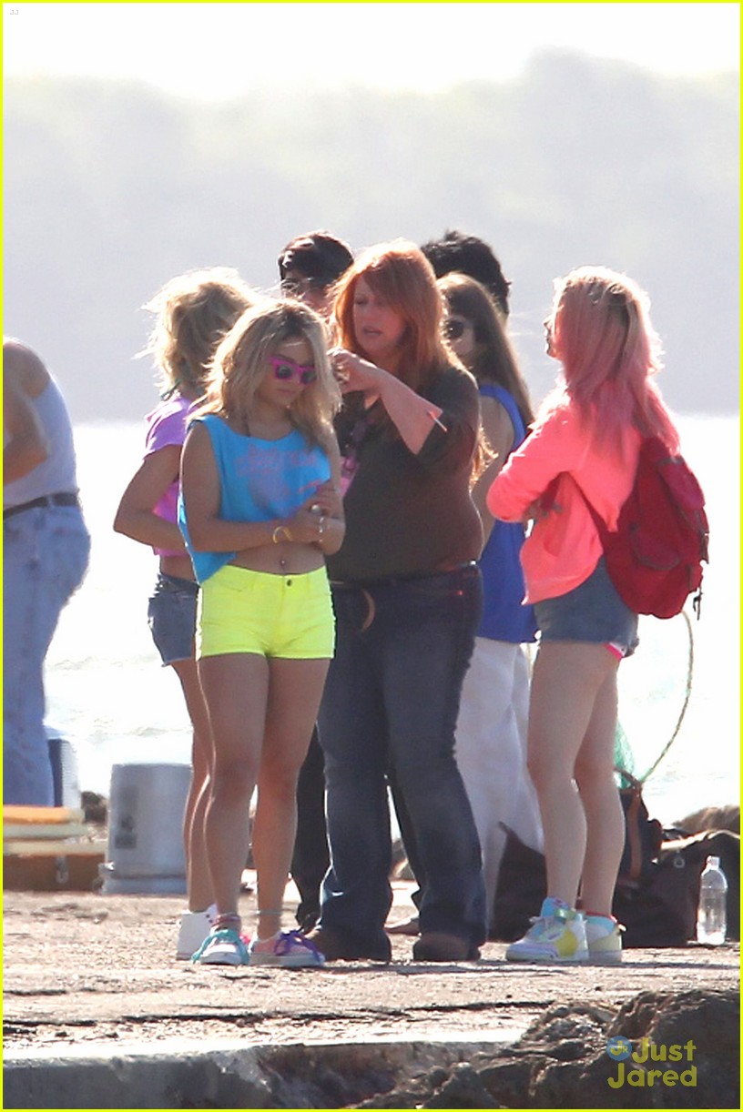 Vanessa Hudgens: Neon for 'Spring Breakers'!