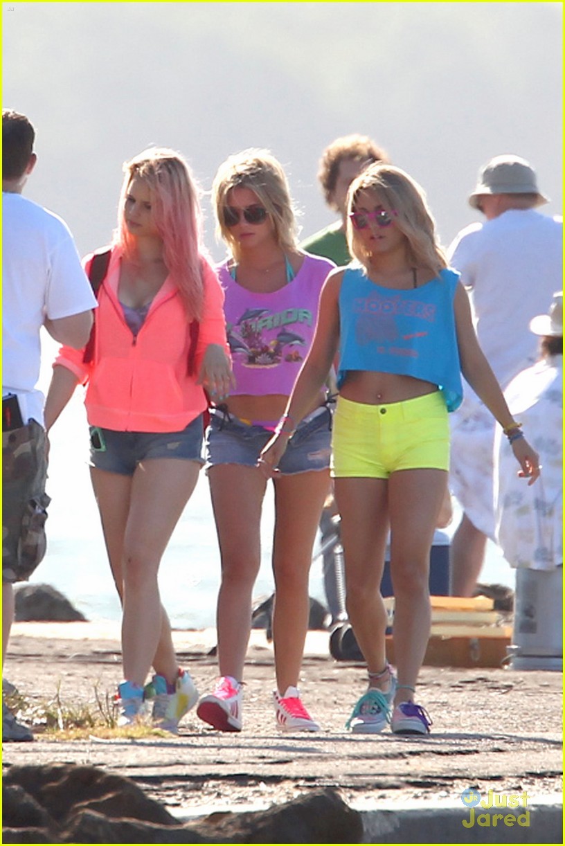 Vanessa Hudgens: Neon for 'Spring Breakers'!
