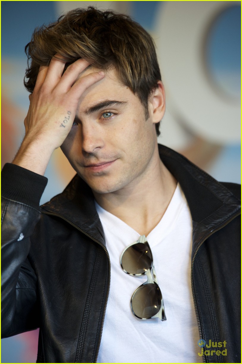Zac Efron Roams Into Rome