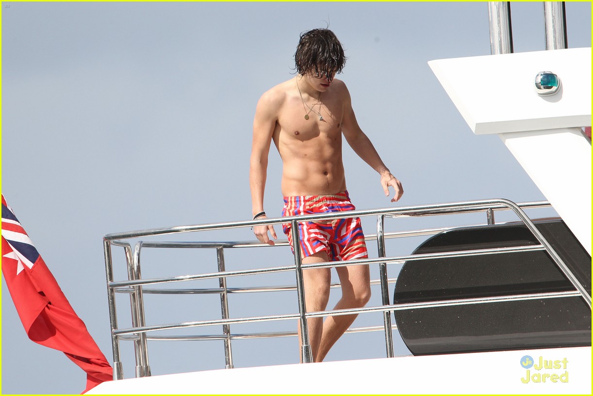 One Direction Dive Into Sydney Harbor!