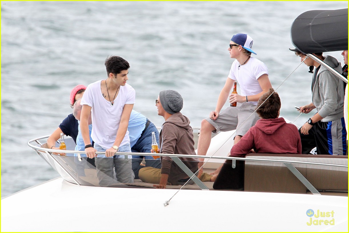 One Direction Dive Into Sydney Harbor!