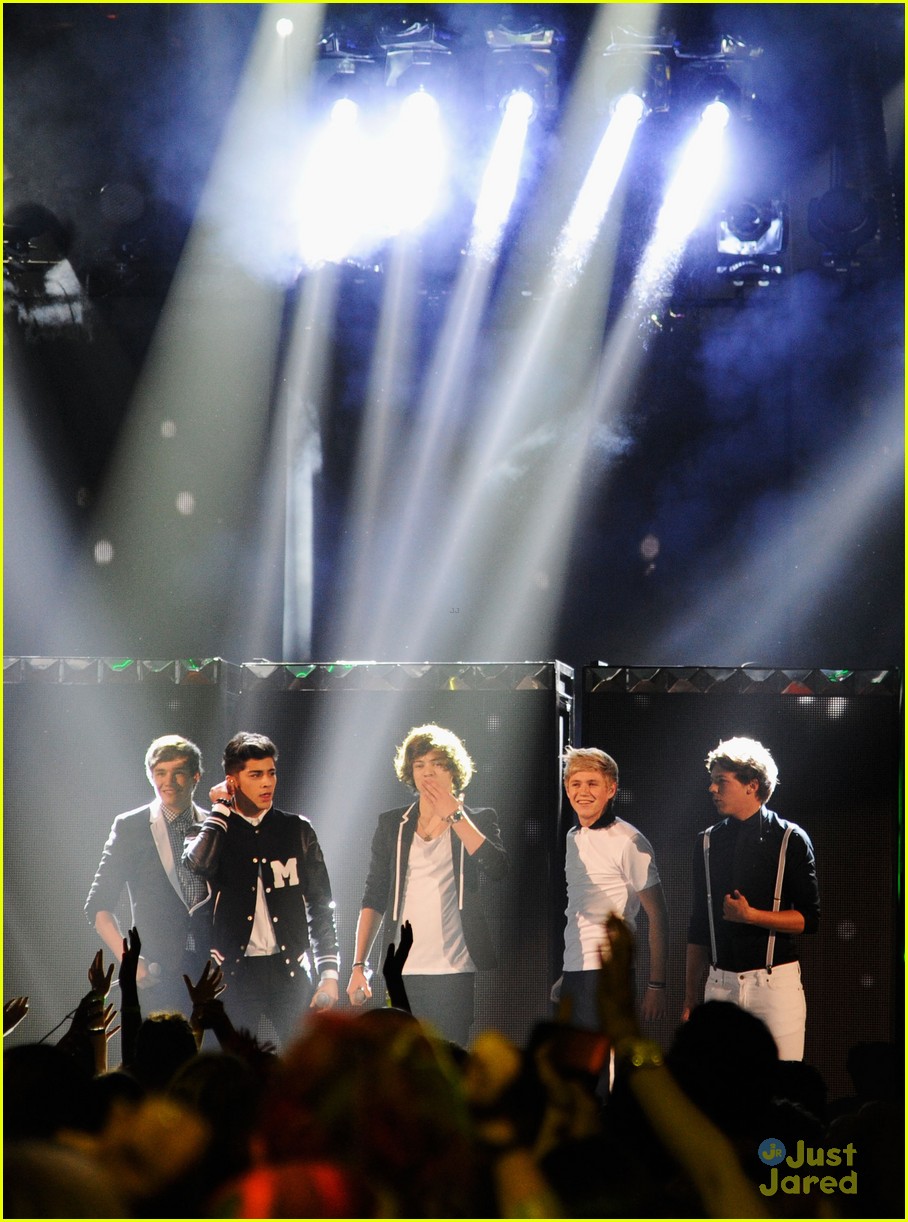 One Direction: Kids Choice Awards 2012 Performance WATCH NOW