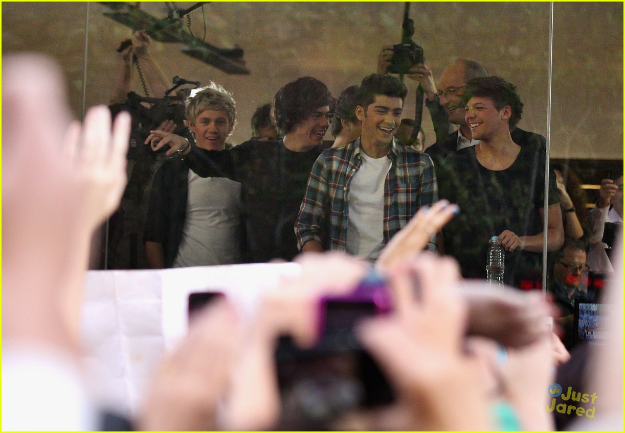 Louis Tomlinson & Zayn Malik Got Lost in Sydney!