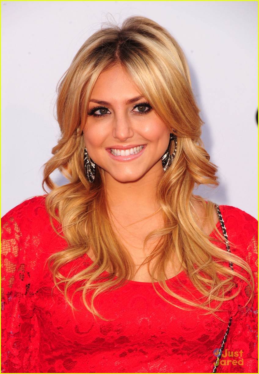 Cassie Scerbo & Renee Olstead: NewNowNext Awards 2012