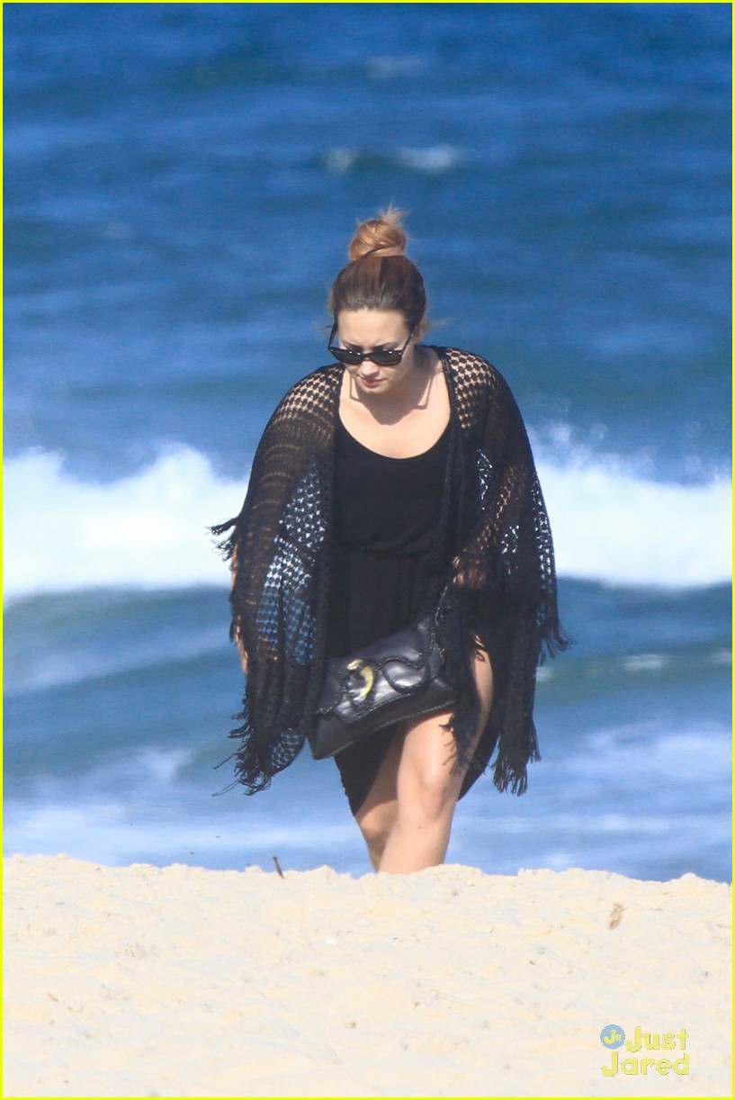 Demi Lovato: Brazil Beach Day!