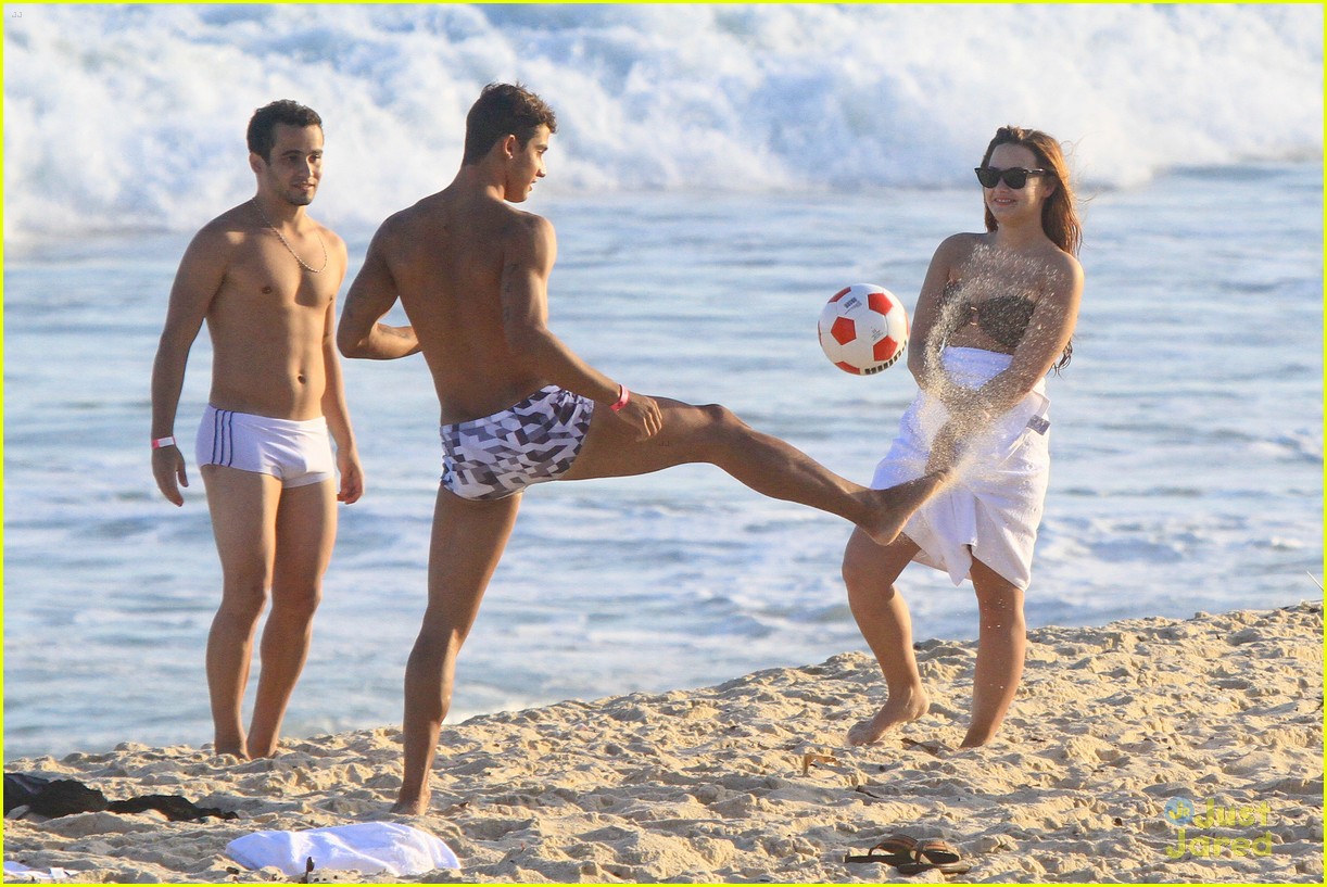 Demi Lovato: Brazil Beach Day!