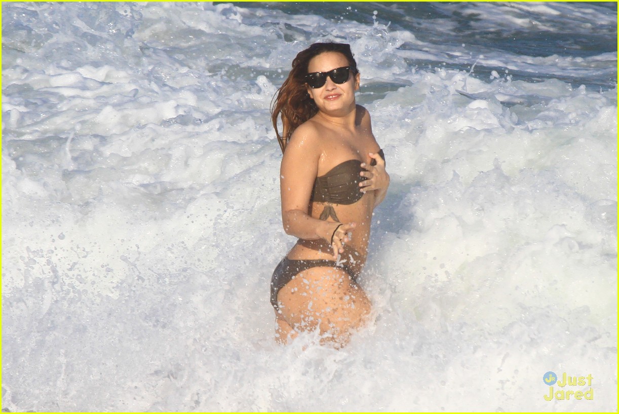 Demi Lovato: Brazil Beach Day!