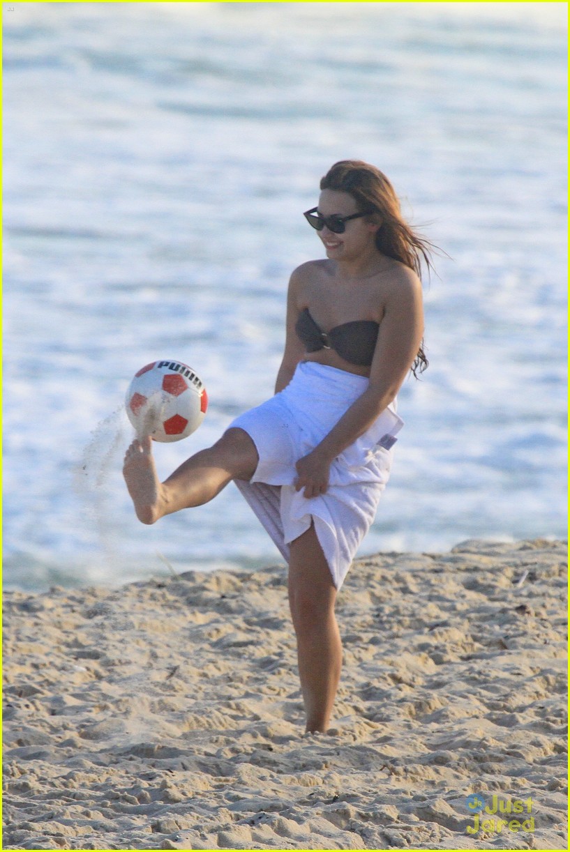 Demi Lovato: Brazil Beach Day!