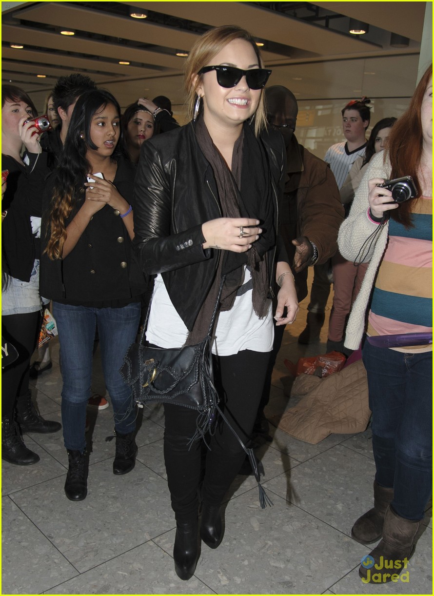 Demi Lovato: Milan Meet & Greet!