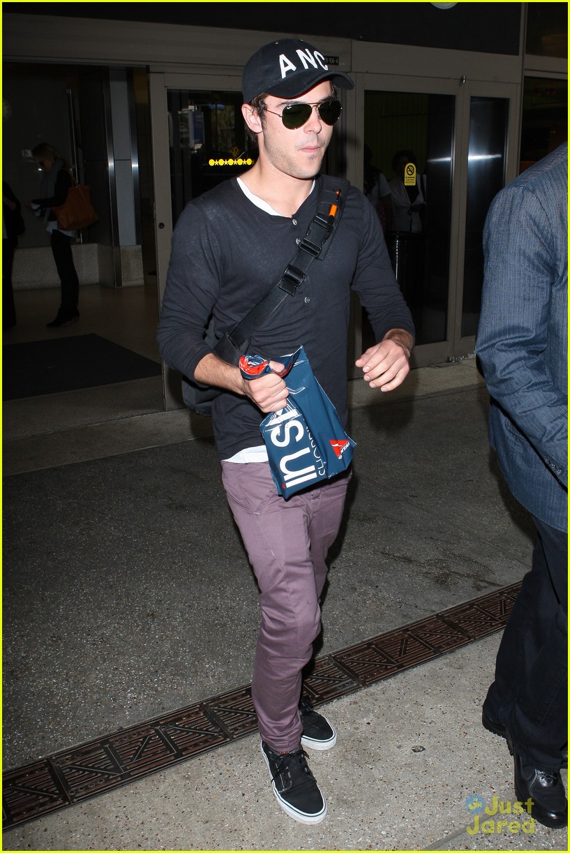 Zac Efron: Back In Los Angeles!