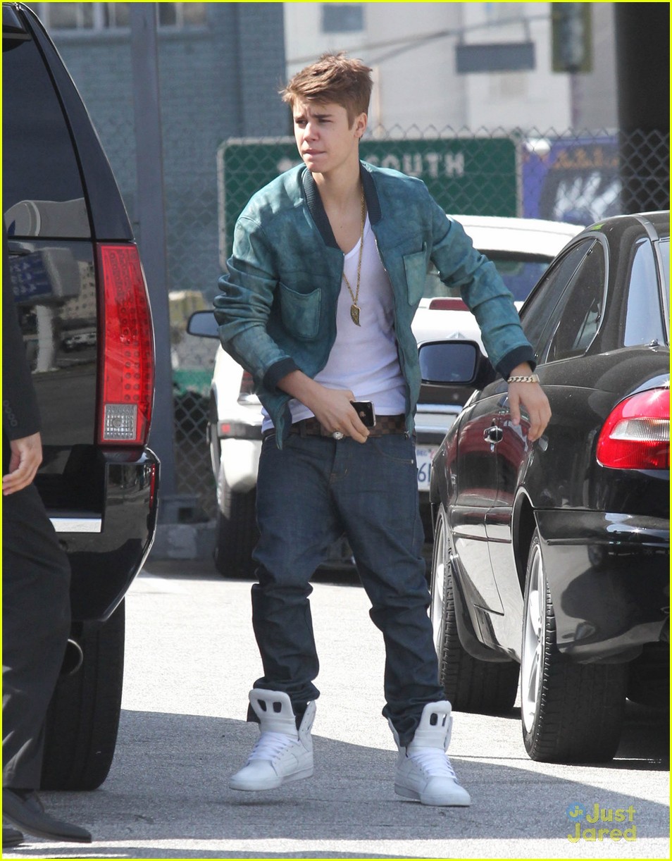 Justin Bieber & Selena Gomez Run Errands on Wednesday