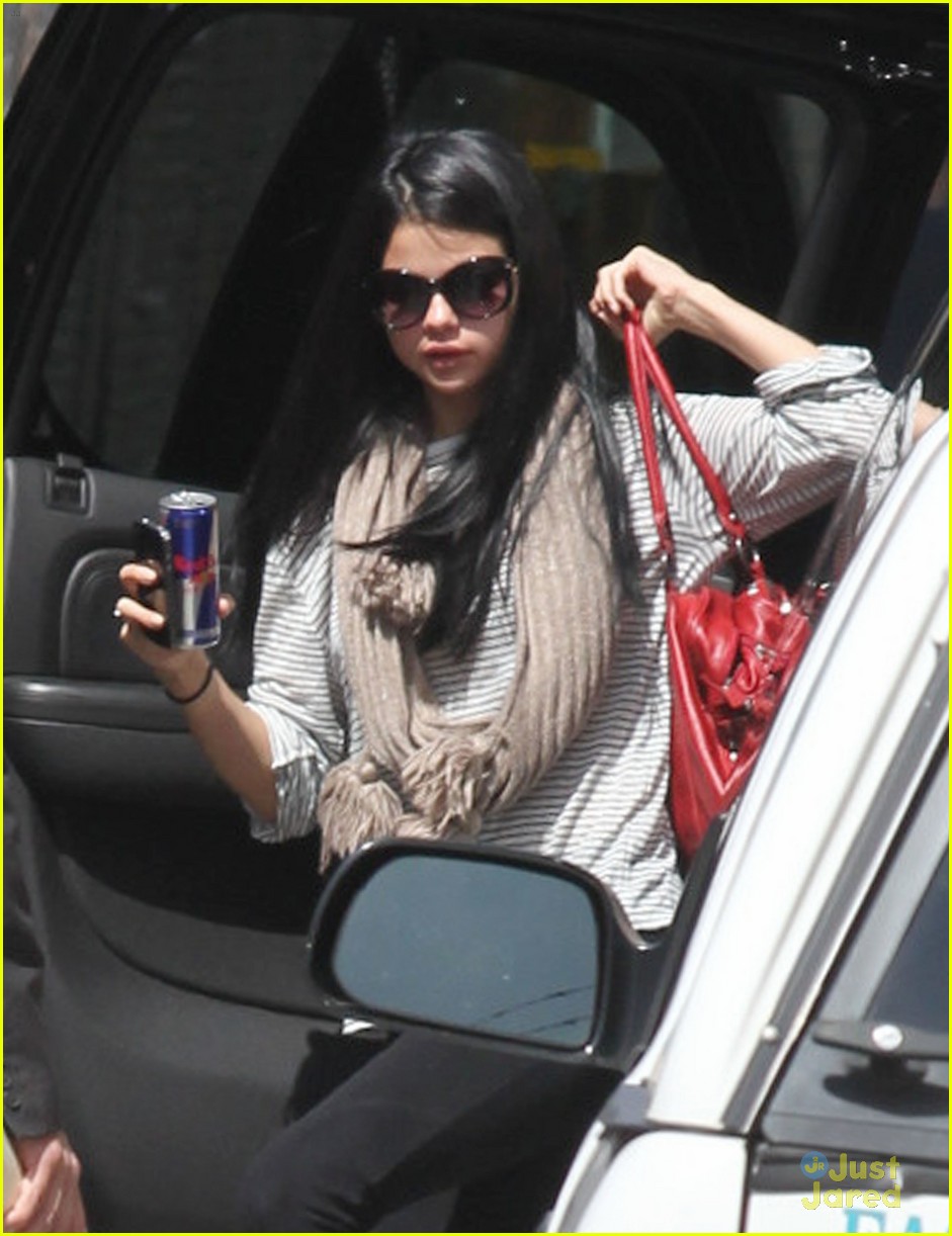 Justin Bieber & Selena Gomez Run Errands on Wednesday
