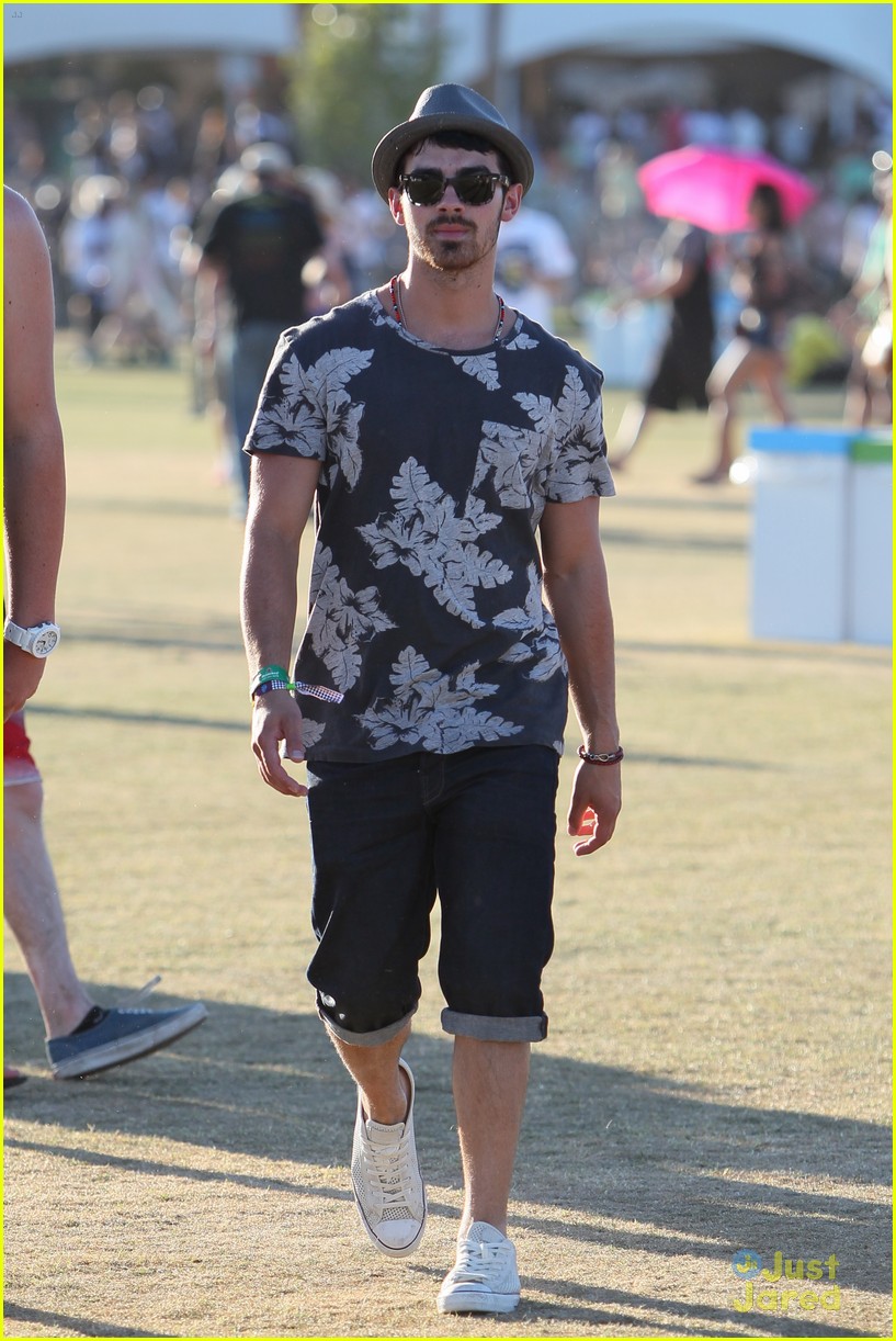 Emma Roberts: Coachella Crowds with Joe Jonas