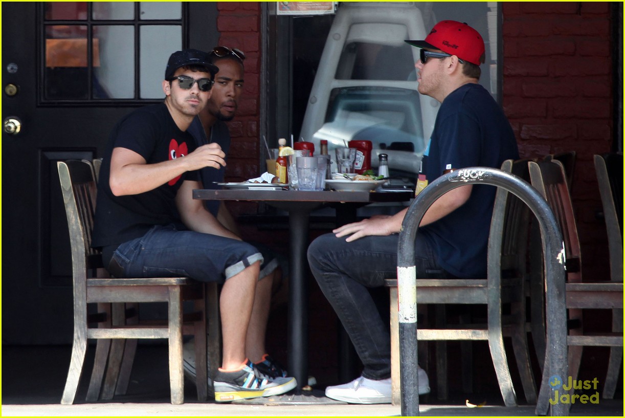 Joe Jonas: Lunch Time in Los Angeles