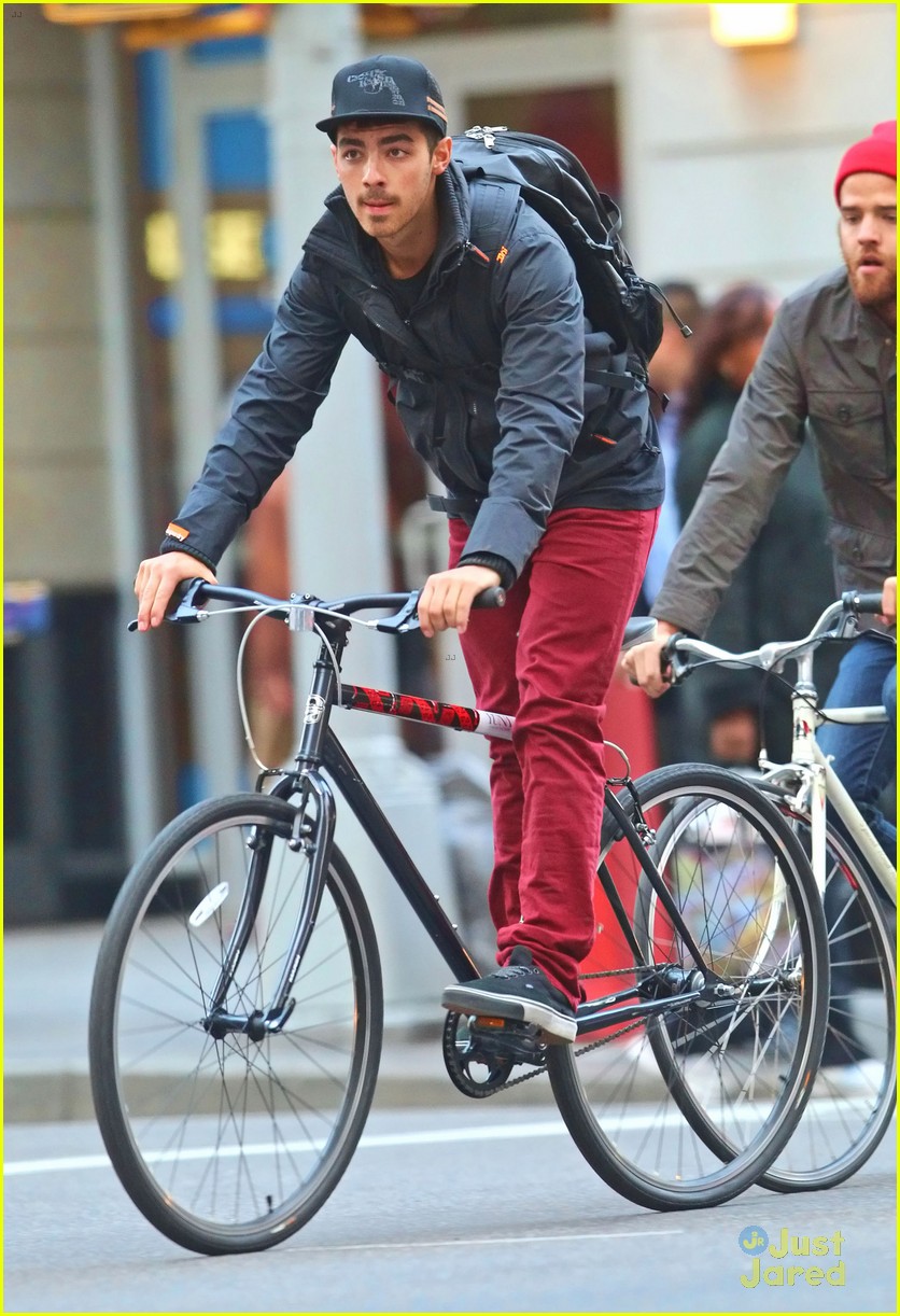 Joe Jonas Bikes in the Big Apple