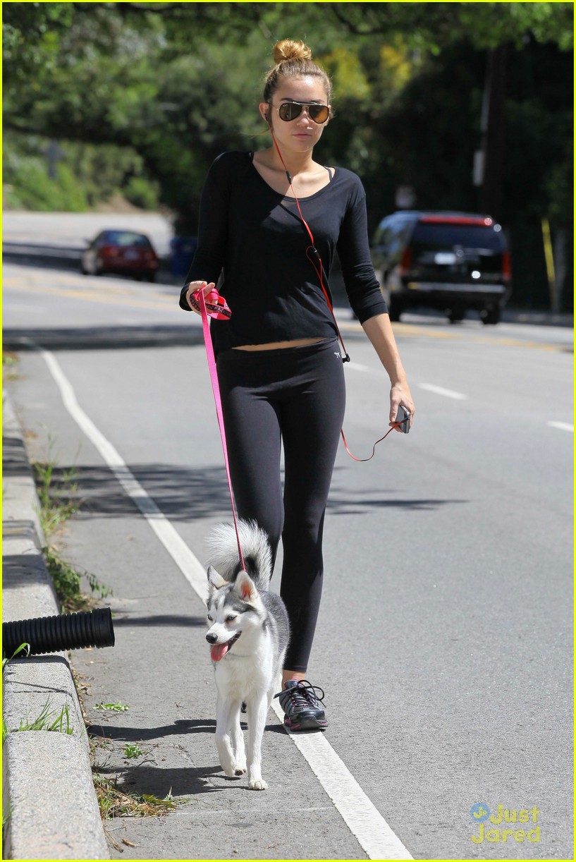 Miley Cyrus & Floyd Walk Around The Block