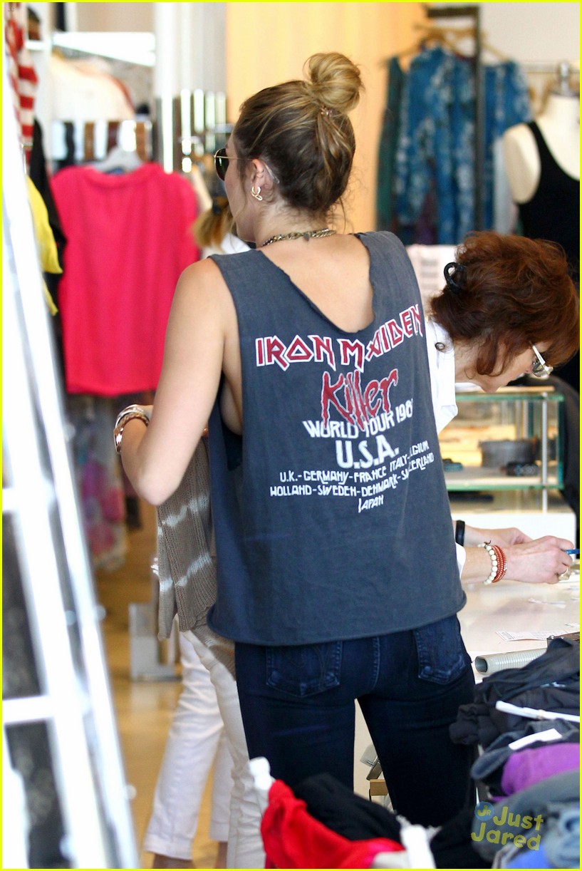 Miley Cyrus: Shopping at 'Theodore' with Mom Tish