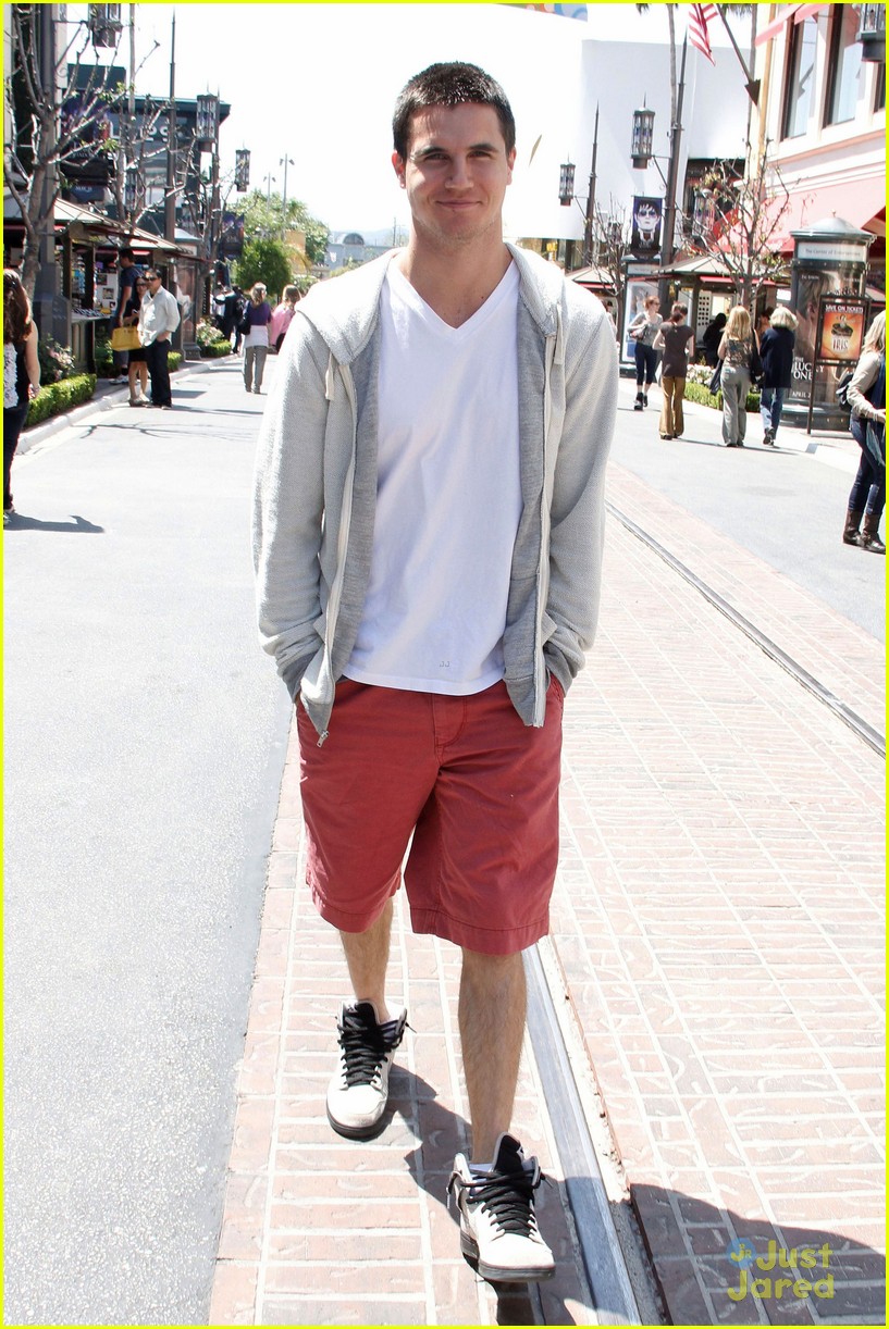 Robbie Amell: Guy at the Grove