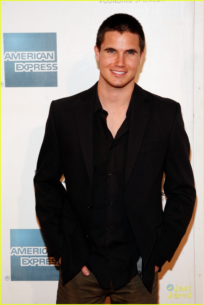 Robbie Amell & Italia Ricci: 'Struck By Lightning' Premiere Pair