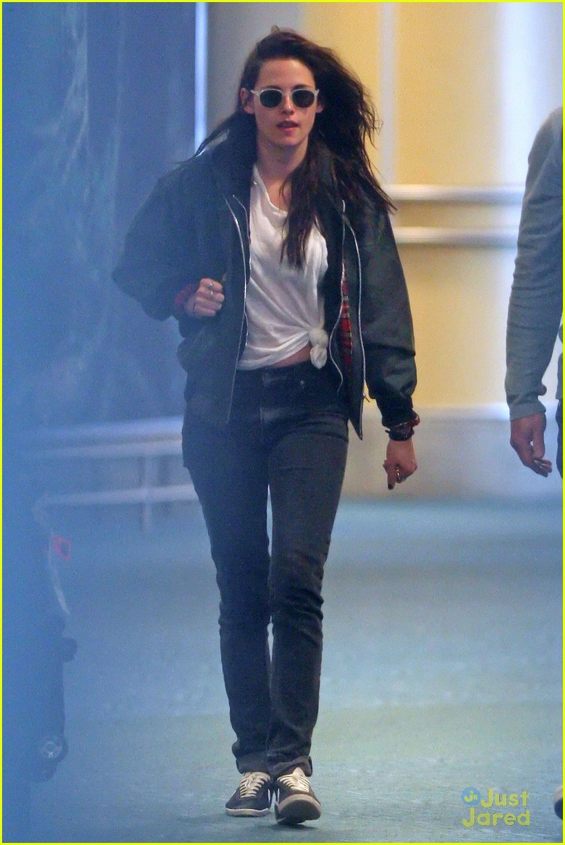 Robert Pattinson & Kristen Stewart Arrive For 'Breaking Dawn Part 2' Re-Shoots