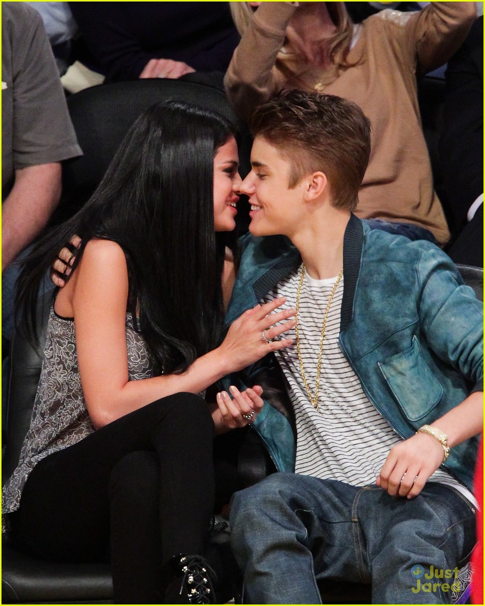Selena Gomez Goes 'Dancing' Before Kissing Justin Bieber at Lakers Game