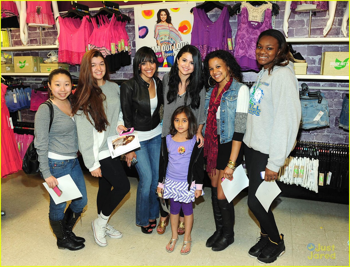 Selena Gomez: Surprise Dream Out Loud Shopping Spree at Kmart!