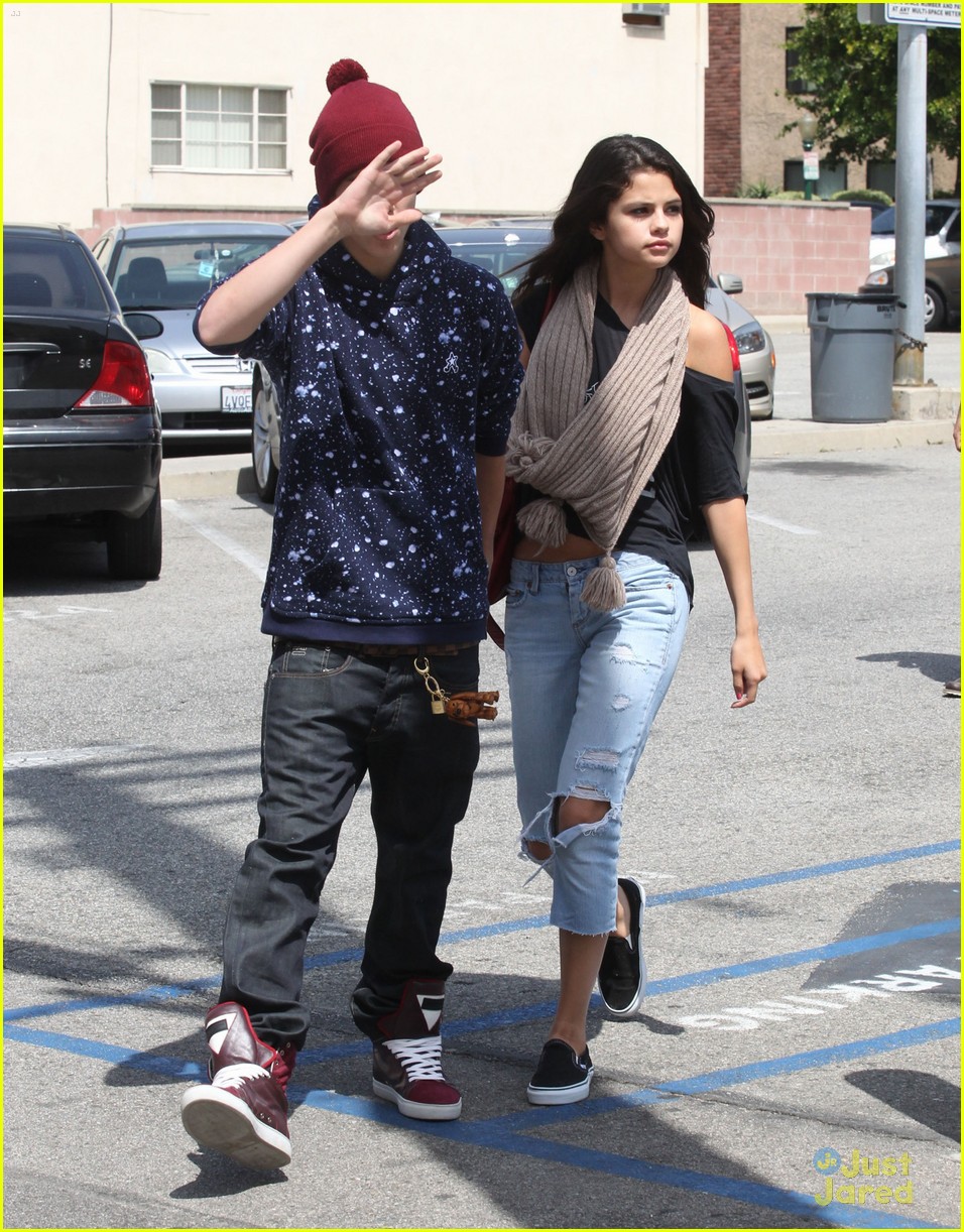 Selena Gomez & Justin Bieber: Panera Lunch Lovers