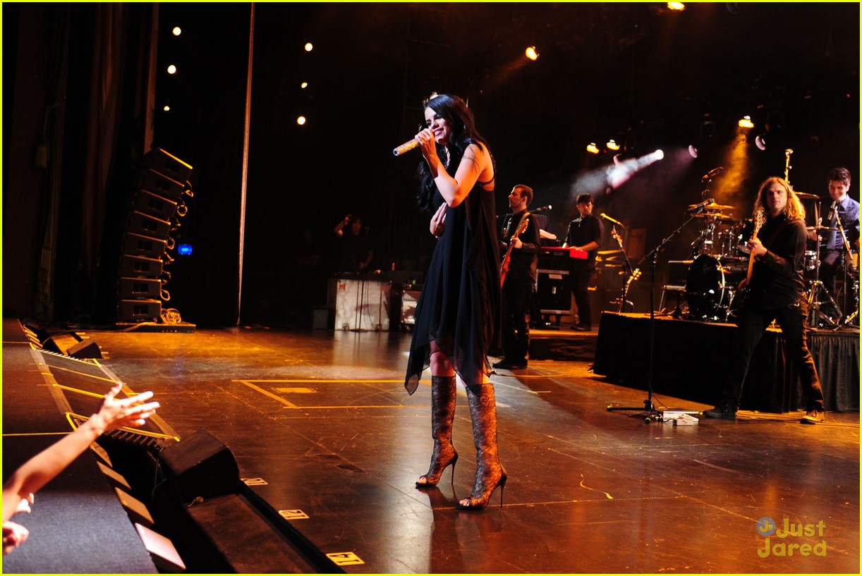 Selena Gomez: New 'Hit The Lights' Video!