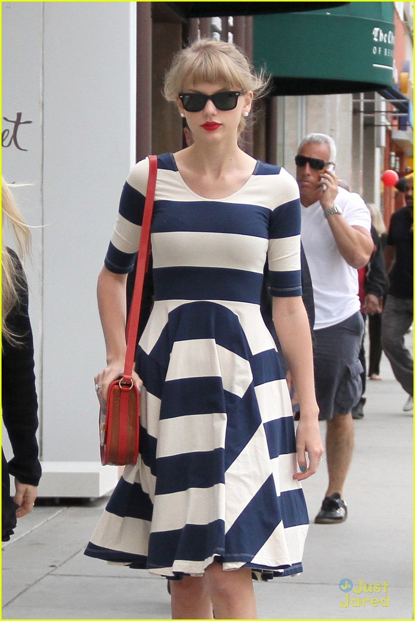 Taylor Swift To Star in Joni Mitchell Biopic?
