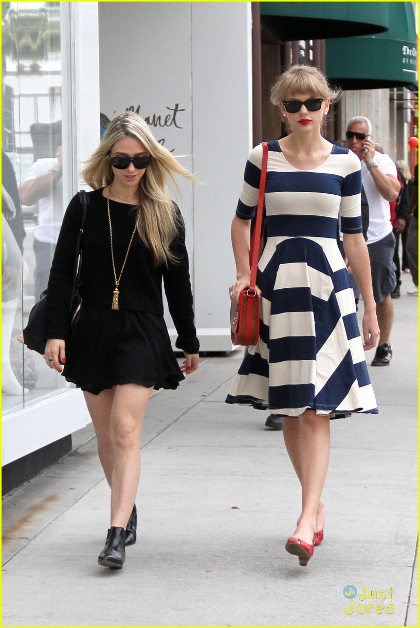Taylor Swift To Star in Joni Mitchell Biopic?