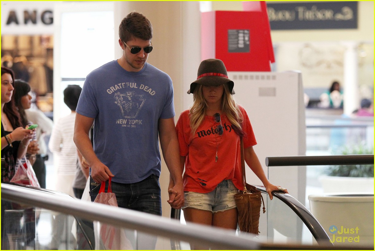 Ashley Tisdale & Scott Speer: Back Together!