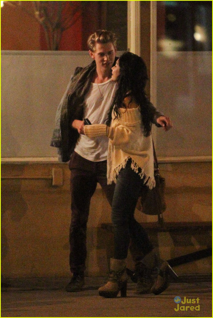 Vanessa Hudgens & Austin Butler: Mezza Mates