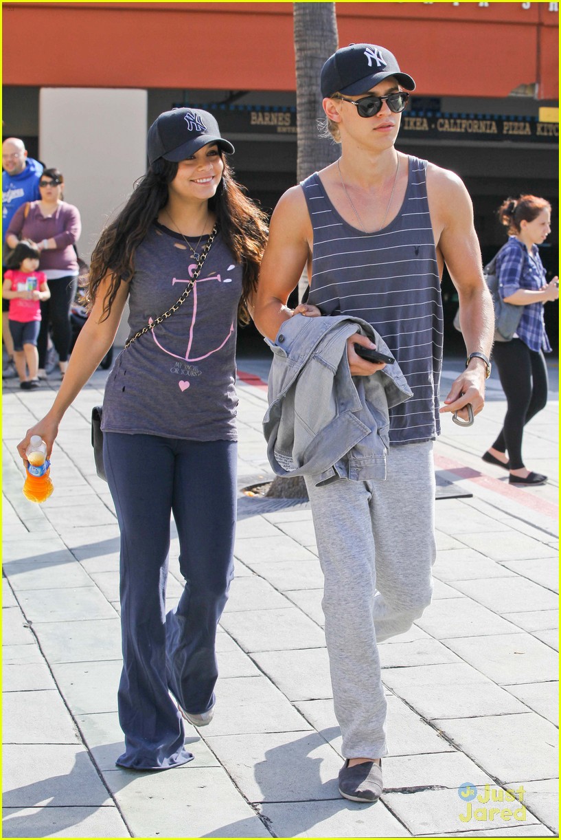 Vanessa Hudgens & Austin Butler: Ikea Shoppers