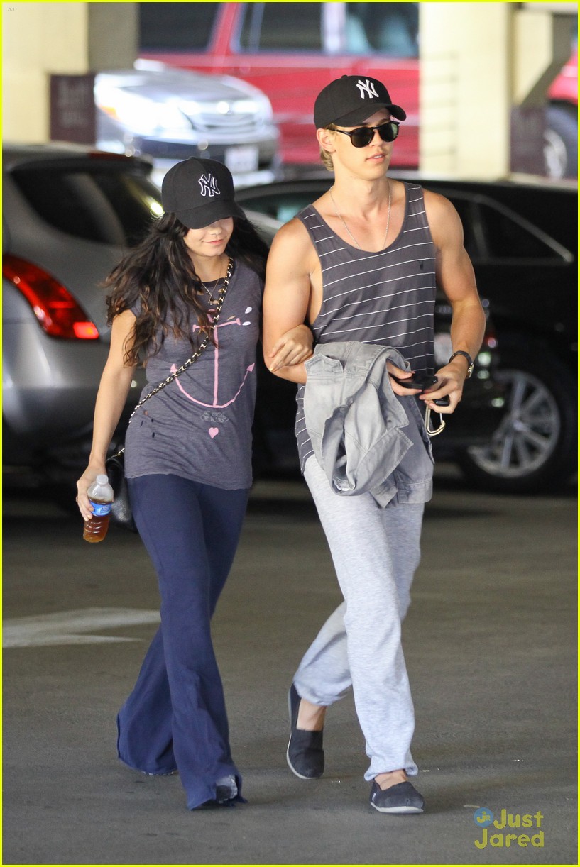 Vanessa Hudgens & Austin Butler: Ikea Shoppers