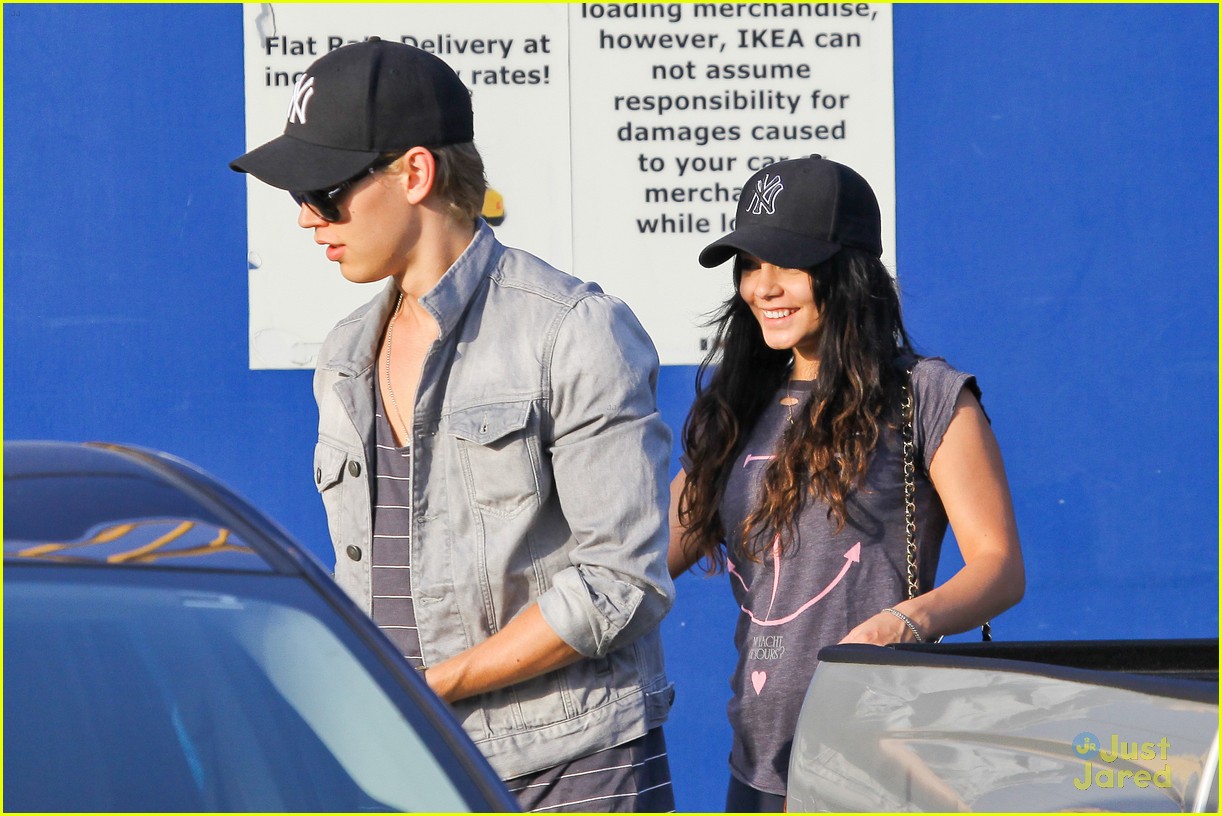 Vanessa Hudgens & Austin Butler: Ikea Shoppers
