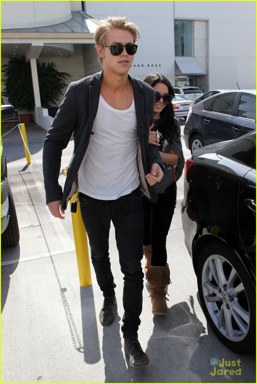 Vanessa Hudgens: Planet Blue Shopping Spree!