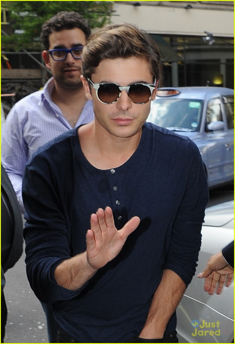 Zac Efron on Nicholas Sparks: He's 'Such An Impressive Guy'